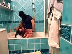 La Bella - Labestia In The Shower