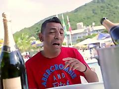 Meg Antunes(Thais dos Santos Antunes) em Clipe do MC Floripa